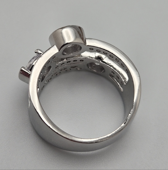 Multi-Stone Diamond Fashion Silver Tone Cocktail Ring Size 8 NWOT - Picture 11 of 12